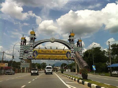 Litar sepanjang 39.2 kilometer ini telah dipasang bagi menghubungkan pejabat residen british di kuala kangsar dan pejabat penolong residen di taiping terus ke pejabat majistret di. KUALA KANGSAR MY HOMETOWN: Kg Talang Dusun