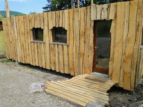 Economique, le bardage imitation bois offre un prix très intéressant par rapport au bois traditionnel. Nouveau Local SNA - étape 7 : bardage extérieur bois - | SNA
