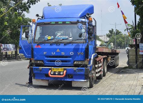 semi truck mitsubishi fuso the great v10 editorial image image of fv414jr engine 253738570