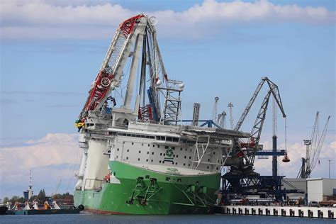Liebherr says: a design or production error of HLC 295000 crane can be