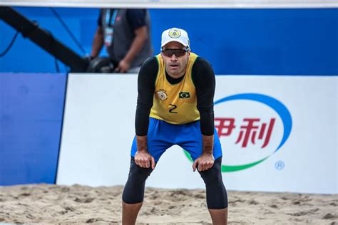 É importante dizer que isso não é necessariamente é ruim. Evandro e Bruno Schmidt são ouro no vôlei de praia dos JMM ...