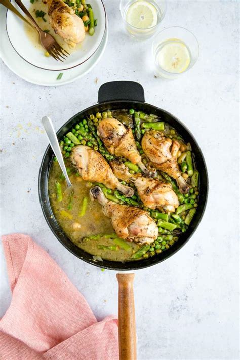 Everybody loves great chicken legs (aka drumsticks). Oven Baked Chicken Drumsticks with Asparagus | Jernej Kitchen