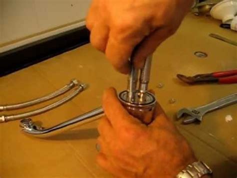 Pero hay un trozo de tuberia que esta pegado y no se puede ni desmontar ni limpiar,¿ alguien podria ayudarme a ello, porfis? Instalar grifo monomando en fregadero de encimera de ...
