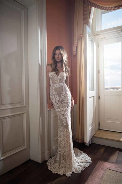 Wir bieten traumhaft schöne brautkleider aus edelsten stoffen, raffinierten details und in verschiedensten farbvarianten an. Brautkleider von Cecile Wedding Fashion in Kerpen in ...
