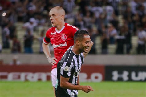 Os visitantes venceram por 1 a 0 no confronto de ida e vão a campo com a vantagem do empate. Ceará vence o Internacional e chega na zona de ...