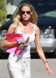 Denise Richards Goes Barefoot In Lacy Skirt On Sunny Day Out With Daughters Sam And Lola Daily