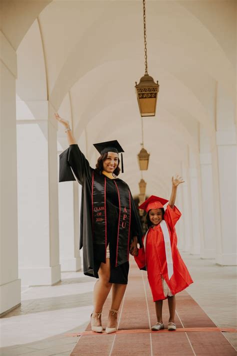 Mom And Daughter Graduates Moms Graduation Mom And Daughter Graduation Pictures Daughters