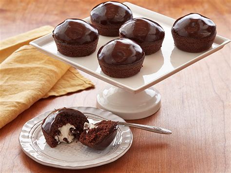 The pioneer woman, also known as ree drummond, took her simple ranch life and turned it into a but if you're seeking out the sweetest, most delectable dessert recipes that are sure to impress. Pioneer Woman's Top Dessert Recipes: Cookies, Pies and Brownies | Filled cupcakes, Cupcake ...