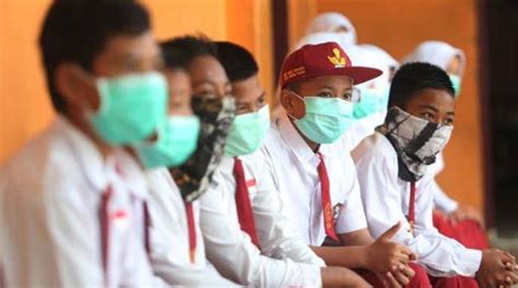 Dalam mendukung gerakan masker sekolah atau gemas itu, pemerintah aceh memberikan masker yang bersumber dari bnpb dan kementerian kesehatan. Anjuran IDAI, Sekolah Tidak Dibuka Hingga Desember 2020 - FAJAR