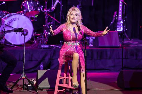 Photos Dolly Parton Shares Songs And Stories During First Full Concert