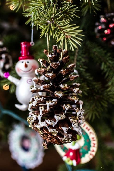 Diy Pine Cone Christmas Crafts 09 Popular Living Room Design