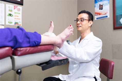 Meet Our Doctors Kim Holistic Foot And Ankle Center