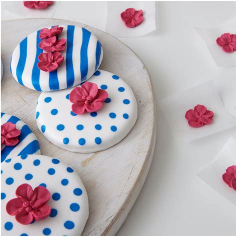 To prepare this recipe, combine all the ingredients in a large bowl and mix (with a hand increase to medium speed and beat until the icing holds thick, soft peaks, 4 to 6 minutes. Substitute For Meringue Powder In Royal Icing : Wilton ...