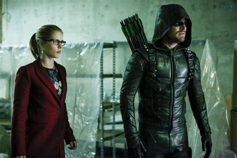Arrow Will Soon Explore Why Oliver And Felicity Broke Up