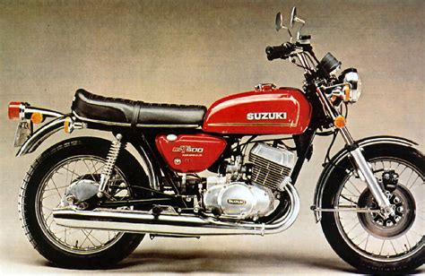The nice owner of this cr500 let me a few spin around the main track at murphys mx on his old beast of a 2 stroke. Suzuki 500 two stroke twin page Cobra picture Gallery T500/5