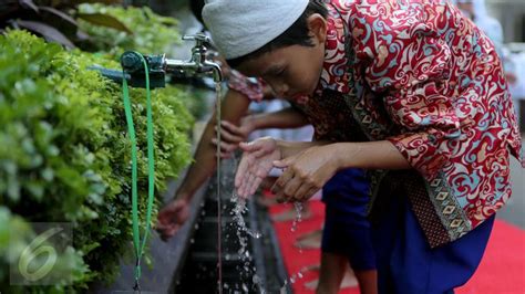 Demikianlah tata cara berwudhu, niat dan do'a wudhu yang benar untuk panduanmu berwudhu. Tata Cara Berwudhu yang Benar dan Doanya Sesuai Sunnah ...