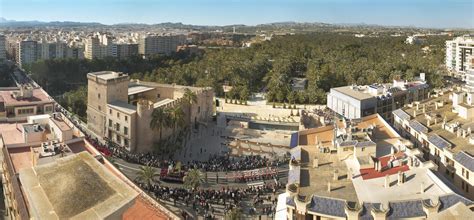 Maybe you would like to learn more about one of these? Vista Panorámica De Elche Durante El Tiempo De Pascua ...