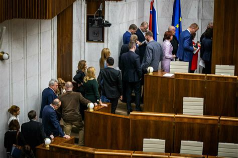 The constitutional judges are appointed by the president of the republic . MPs elect six candidates for the Constitutional Court - spectator.sme.sk