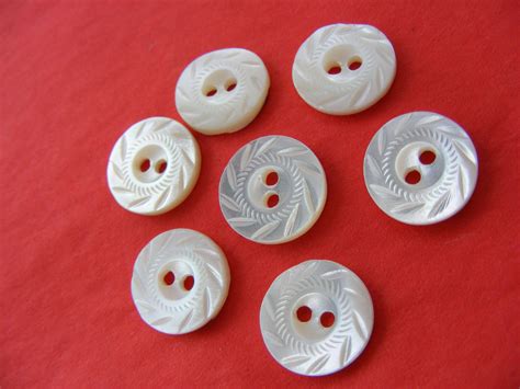 Mother Of Pearl Carved Vintage Buttons Matching Set Of 7 Etsy Uk