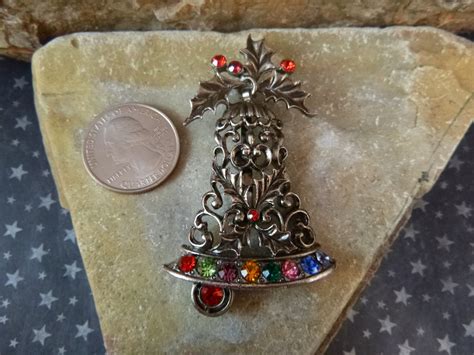 Vintage Beatrix Large Christmas Bell Pin With Bright Rhinestones Pre L975