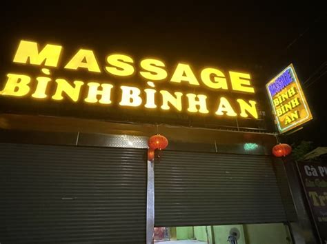 Quán Massage Cho Nhân Viên Khỏa Thân Tắm Chung để Kích Dục Cho Khách Hội Cờ đỏ