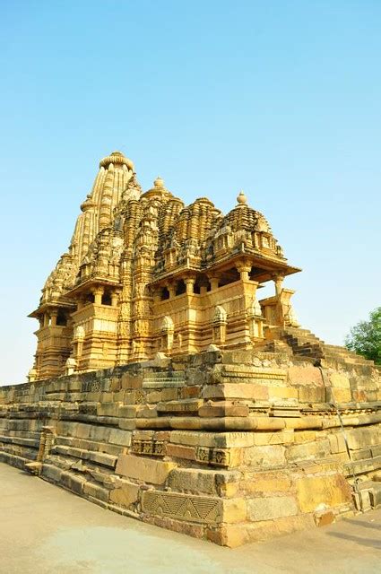 Khajuraho Temples A View From Below Of The Nagar Styles Ar Flickr