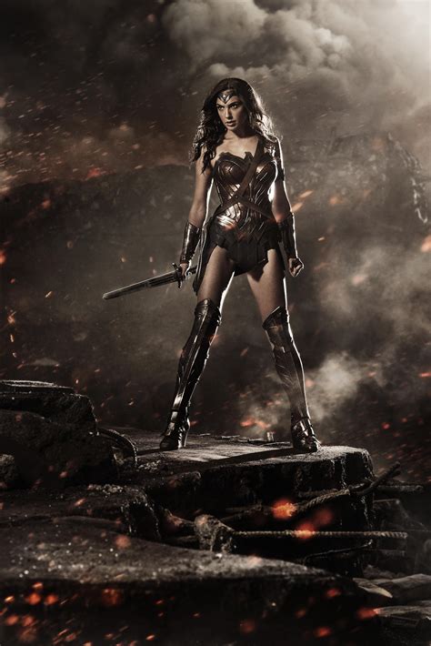 Wonder woman (2017, сша), imdb: Gal Gadot as Wonder Woman photo revealed at Comic-Con