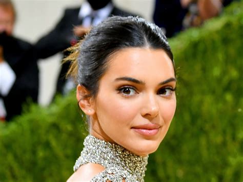 Kendall Jenner Reacts To The Weeknd