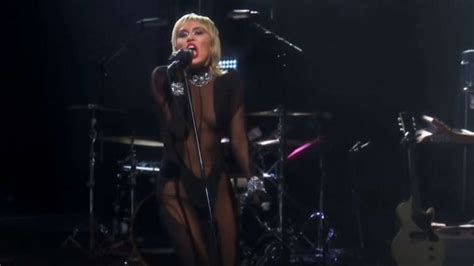 Miley Cyrus Lança Versão Para Heart Of Glass Clássico Do Blondie Vagalume