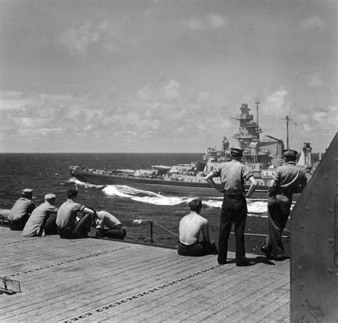Photo Sailors Watching Uss Alabama Atlantic Ocean 1943 World War