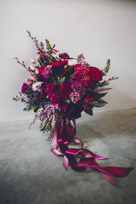 Dahlias are not very popular when it comes to wedding floral arrangements, wedding decors or bridal bouquets. Wow this Winter wedding bouquet is to die for ️💕🌸 ...