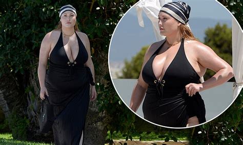 Hayley Hasselhoff Sets Pulses Racing As She Flaunts Her Enviable Curves