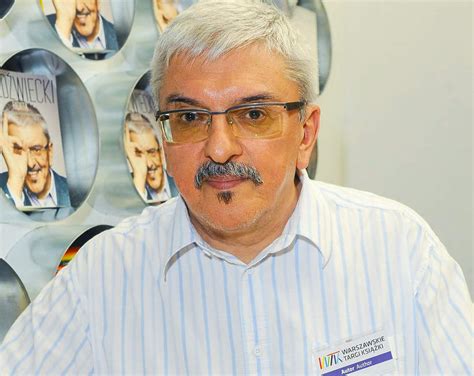 Matka była nauczycielką, a ojciec rzeźnikiem i kierownikiem masarni. Marek Niedźwiecki otrzymał już ofertę nowej pracy! Pomocną ...
