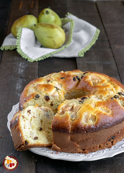 250 gr di mascarpone, 4 uova, 300 gr di farina, 50 gr di fecola di patate, 300 gr di zucchero, 100 gr di latte, 100 gr di burro fuso. Ciambellone alle pere uvetta e mascarpone