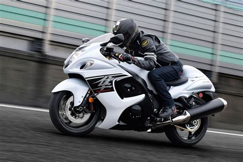 The big news on the 2021 suzuki hayabusa is the engine, which is said to accelerate more quickly with less peak power. Review of 2017 Suzuki Hayabusa Sports Bike - Bikes Catalog
