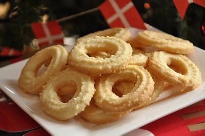 If you do this, simply cut (this works well, if you want to transport dough to a friend's house and have kids form the cookies.) 31 best images about Spritz Wreath Cookies on Pinterest