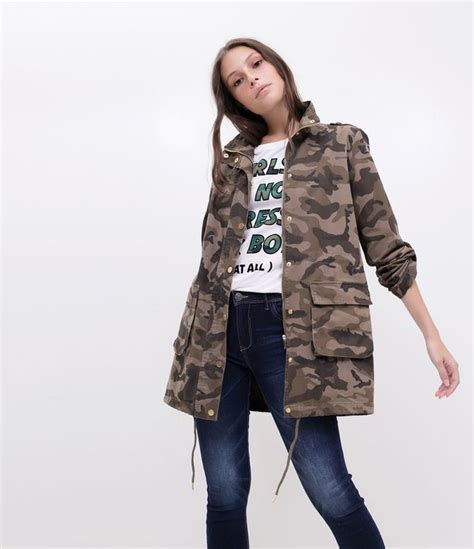 Malha modelo jaqueta feminina modelo bomber com bordados fechamento em zíper marca: Jaqueta Jeans Camuflada Alongada VERDE ESCURO - Renner em ...