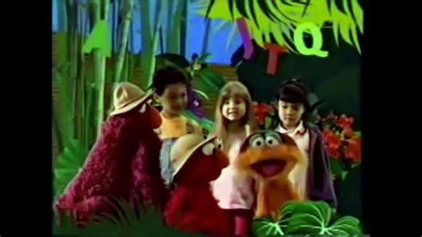 Through the course of about 200 friendly, colorful videos and interactive lessons, kids will learn all about the alphabet and practice sight words, word families, and simple sentences. Sesame Street: The Alphabet Jungle Game - video Dailymotion