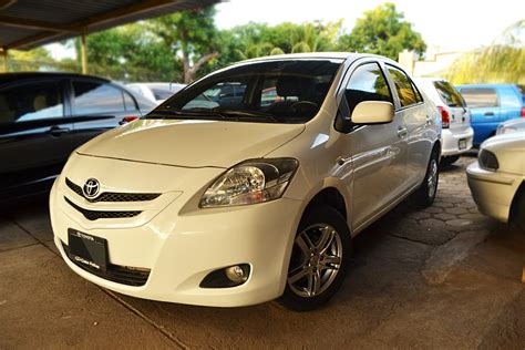 El toyota yaris cambió su procedencia de tailandia a brasil y llega con un rediseño, más equipamiento y mejores precios para cubrir el espacio entre el etios y el corolla. TOYOTA YARIS 2008 FULL en Managua