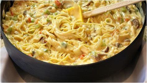 Spaghetti alla Panna in Käse-Sahne- Sauce mit Schinken Erbsen und