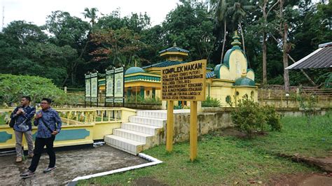 Wisata Sejarah Pulau Penyengat Istana Kantor Hingga Makam Bapak Bahasa