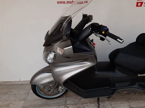 The 650 twin has enough power to ensure a surfeit in any roadgoing situation. Scooter Suzuki Burgman Executive ABS 650cc 54CP-S32860