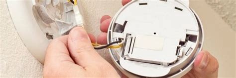 Além disso, funciona com bateria de até cinco anos de duração, dispensando ter uma fonte de alimentação. Como instalar detector de fumaça? | Guia do GetNinjas