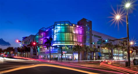 South of fifth, also known as sofi, is a small exclusive affluent neighborhood in south beach that goes from south pointe park north to fift. Miami in Focus Photo Gallery Of Fifth Street In South Beach.