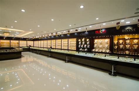 'malabar gold & diamonds' is a trendsetter in the retail gold industry having above 250 showrooms across india, singapore, malaysia, gcc, us malabar gold & diamonds caters to a global audience supported by a team consisting of 14 nationalities that are proficient in 50+ different languages. Malabar Gold & Diamonds Stores in Malaysia, JalanMasjid ...