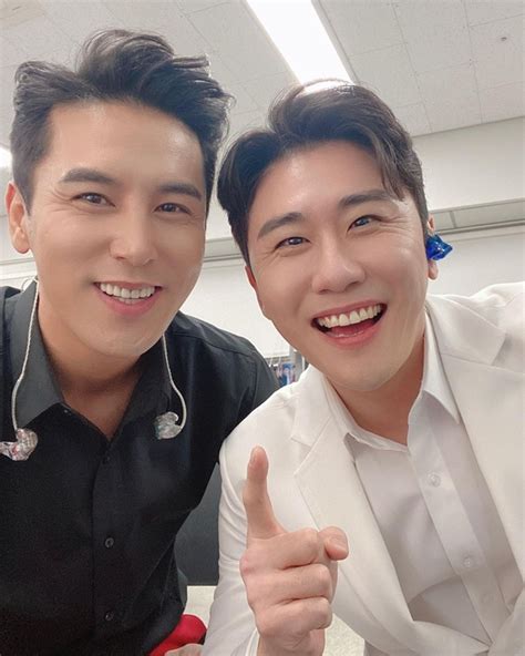 연예계에서 신종 코로나바이러스 감염증(코로나19) 확진자가 잇따르는 가운데 tv조선 트로트 오디션 '미스터트롯' 출신 가수 장민호도 확진 판정을 받았다. '미스터트롯' 맏형 장민호, 임영웅→정동원 팬서비스 클라쓰 ...