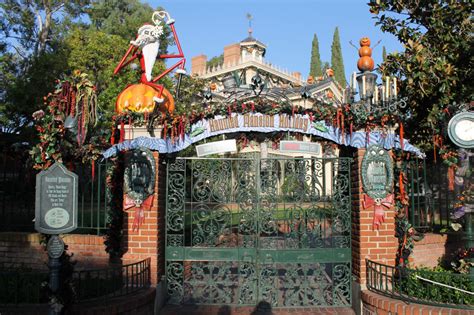 Walt disney world thomas kinkade main street u.s.a. Haunted Mansion jigsaw puzzle in Halloween puzzles on ...