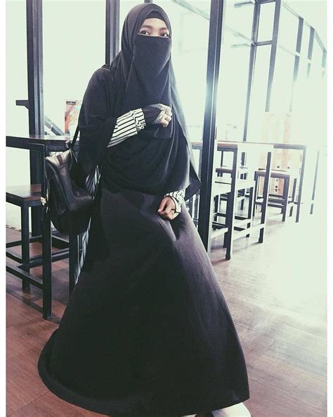 Limage contient peut être une personne ou plus personnes debout et gros plan Niqab Hijab