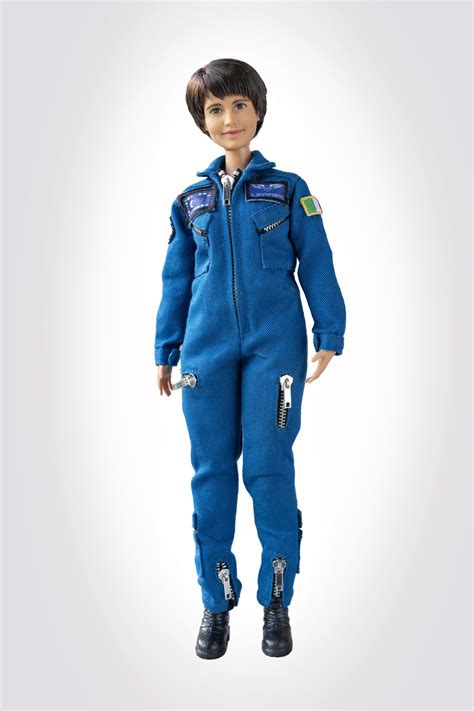 Looking forward to the us paperback out in it's #nationalspaceday, and we have big news: Samantha Cristoforetti e Barbie per motivare le bambine