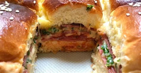 Setelah semua di bentuk, panggang adonan nastar di atas api kompor yang sangat kecil hampir mati. Resep Smoked Beef Cheese SLIDERS oleh Lisa - Cookpad